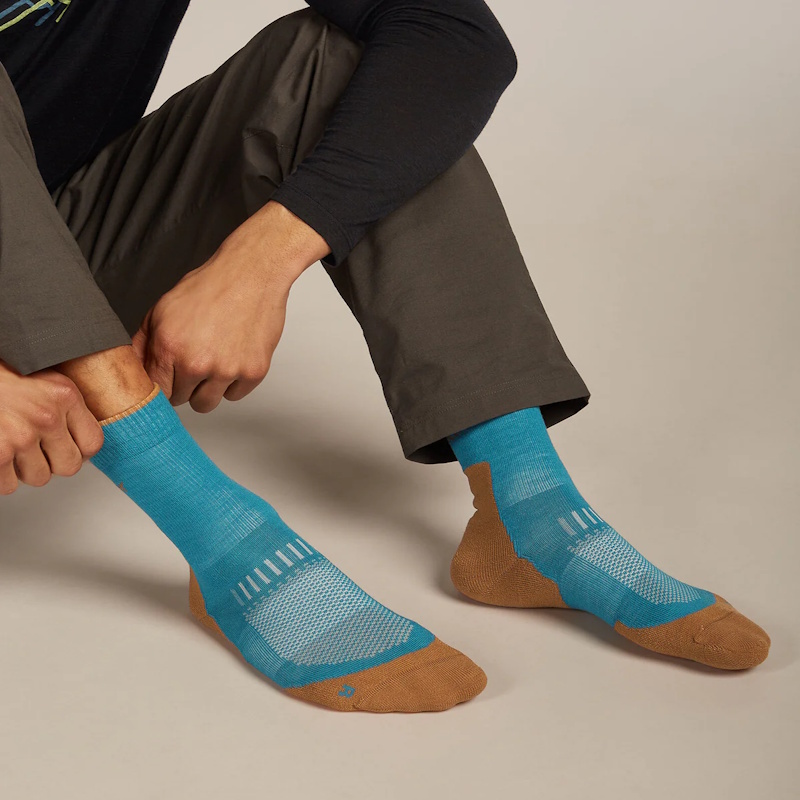 Icebreaker Men's Merino Hike + Light Crew Socks Topaz Trail - Image 2